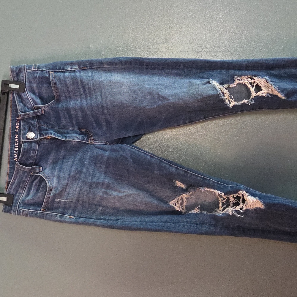 American Eagle Outfitters Women's Distressed Blue Jeans